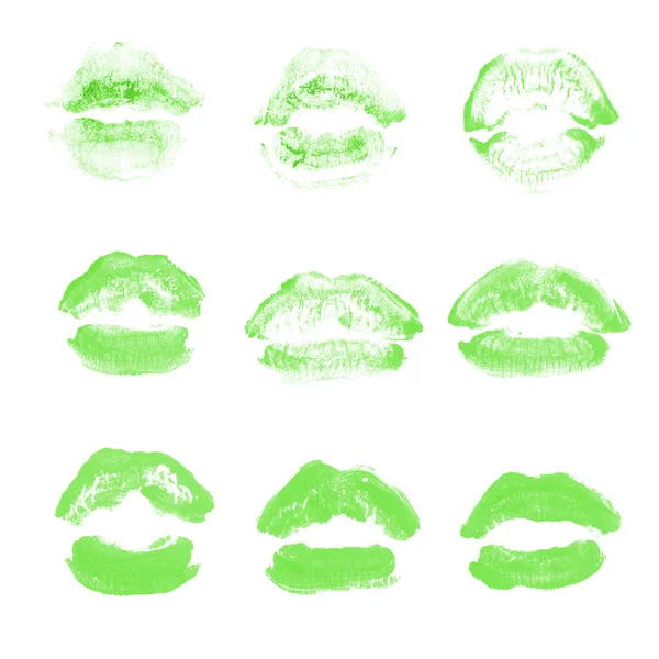 女性の唇の口紅のキスプリントは、白で隔離されたバレンタインデーのために設定されています。緑色 — ストック写真
