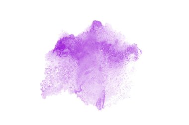 Beyaz üzerine izole edilmiş, sıvı bir kova boyası ile soyut suluboya arka plan görüntüsü. Mor tonları