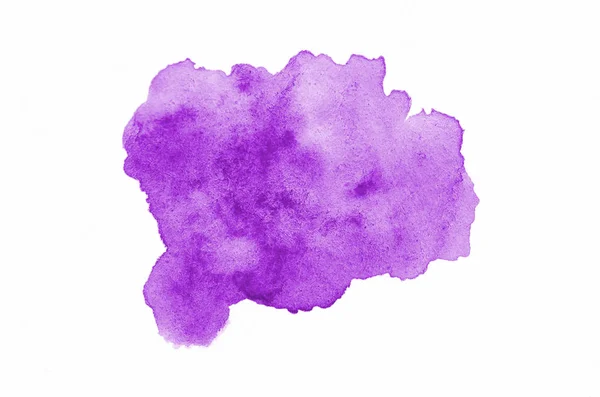 Абстрактное акварельное фоновое изображение с жидкими брызгами акварельной краски, выделенной на белом. Фиолетовые тона — стоковое фото