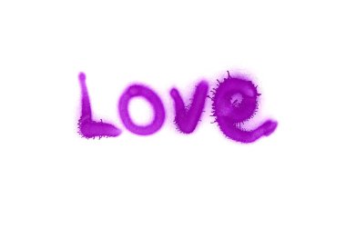 Grafiti aşk yazıt beyaz izole arka plan üzerine püskürtülür