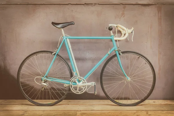 Vintage Años Setenta Bicicleta Carreras Color Azul Claro Suelo Madera —  Fotos de Stock