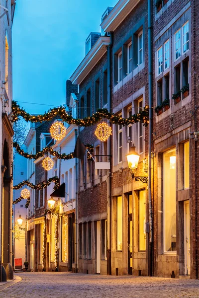 Nákupní Ulice Vánoční Osvětlení Centra Města Maastricht Nizozemsko — Stock fotografie