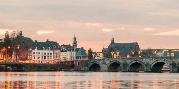 Vista Panoramica Sul Famoso Ponte Olandese Sint Servaas Con Luci — Foto Stock