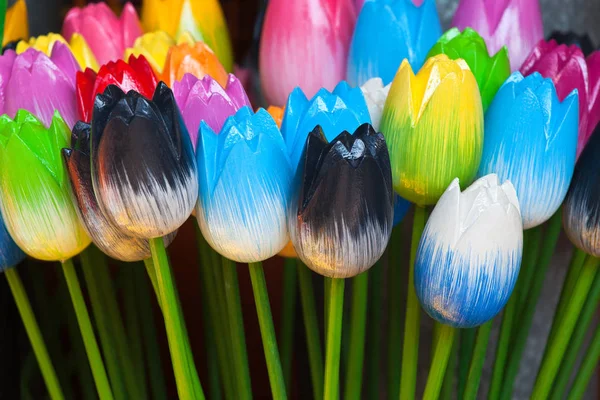 Holandská dřevěný suvenýr tulipány — Stock fotografie