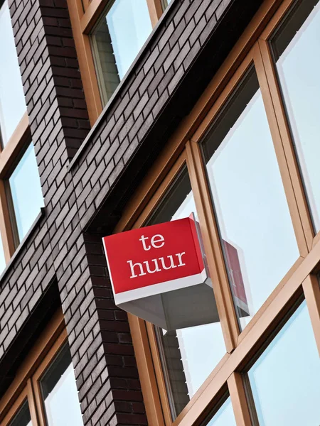 Bir apartmanda kira işareti için Hollandaca