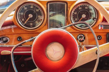 Bir araba iç 1966 Mercedes-Benz 220 Se coupe araba