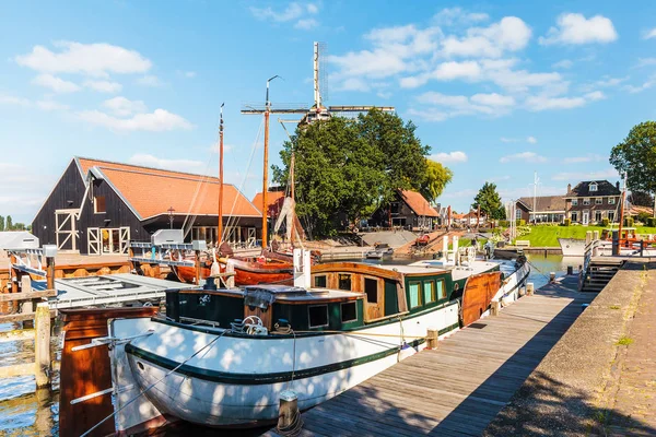 View at the harbor of the Dutch city of Harderwijk — Stock Photo, Image