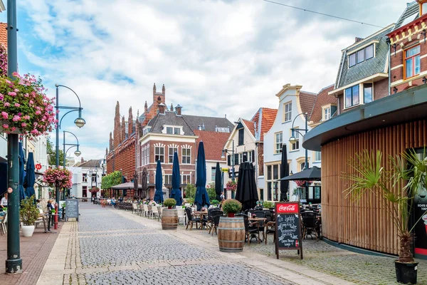 Summer view of the city center with shops, bars and restaurants — Stock Photo, Image