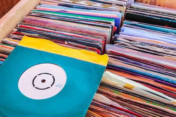 Vintage vinil pikap kayıtları