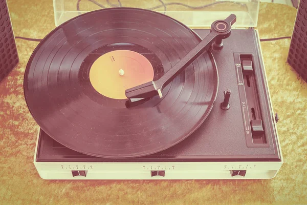 Retro styled image of an old record player — Stock Photo, Image