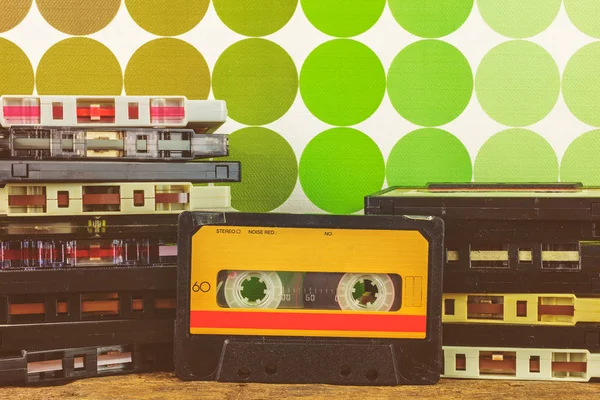 Retro styl obrazu archiwalne kompaktowe kasety audio — Zdjęcie stockowe