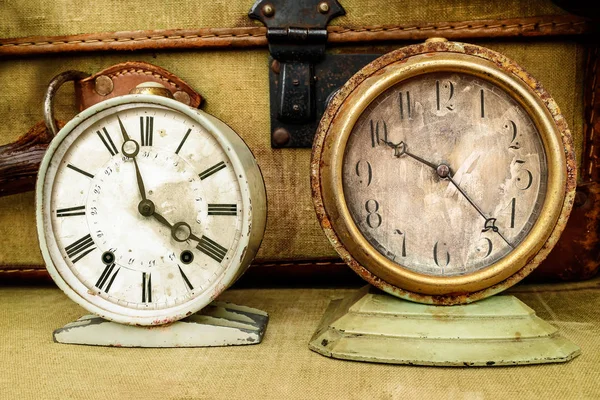 Dois relógios de alarme vintage weathered — Fotografia de Stock
