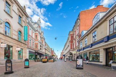 İsveçli Karlskrona 'nın merkezindeki ana alışveriş caddesi.