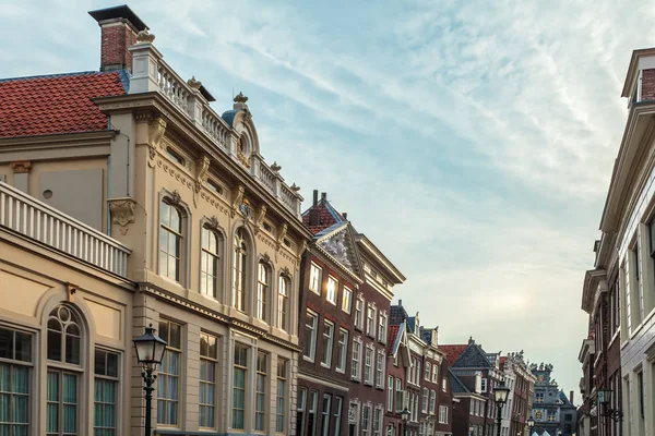 Stadsbilden av den holländska historiska staden Hoorn — Stockfoto