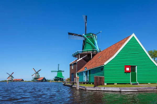 Ősi holland fa szélmalmok a Zaanse Schans-ban — Stock Fotó