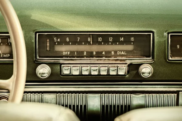 Bild eines alten Autoradios im Retro-Stil — Stockfoto