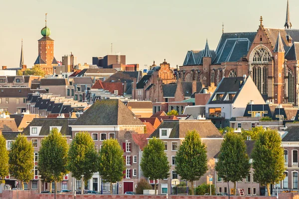 Oude huizen in de Nederlandse stad Nijmegen — Stockfoto