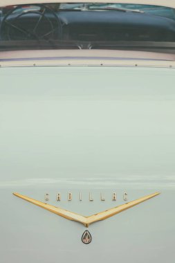 Klasik bir Cadillac 'ın arka görüntüsü