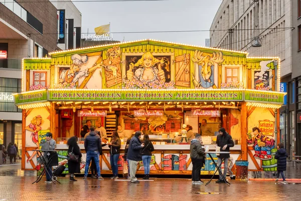 Stand Vendiendo Tradicional Holandés Oliebollen Bolas Masa Frita Invierno Centro — Foto de Stock