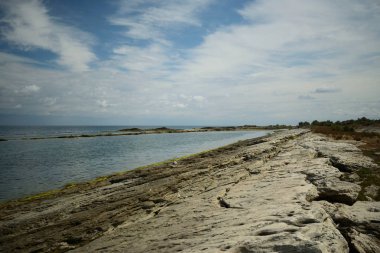 Hazar denizinin taş kıyısı