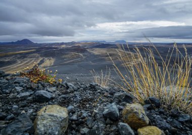Çöl vadi yanardağ hverfjall krater yakınındaki