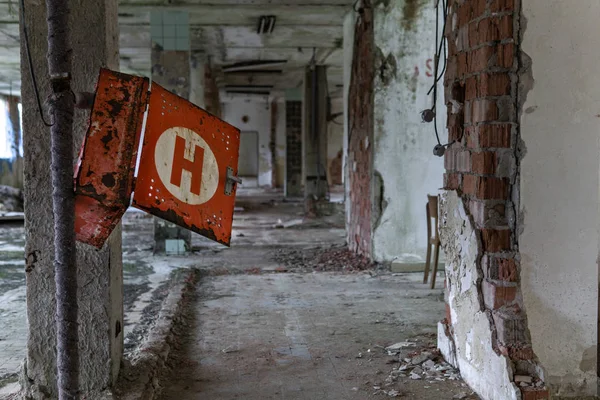 A old, decay, chemical teaching buildung in the czech republic — Stock Photo, Image