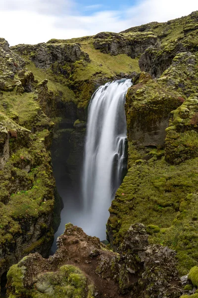 Безымянный безымянный водопад вдоль Скогаро-Исландии — стоковое фото