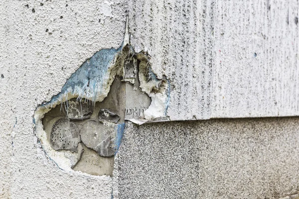 Building thermal insulation damaged — Stock Photo, Image