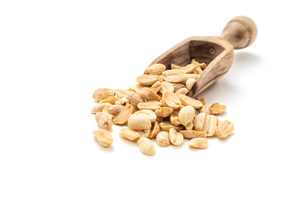 Amendoins Marinados Colher Madeira Sobre Fundo Branco — Fotografia de Stock