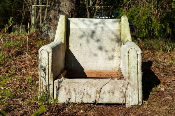 Worn Abandoned Chair Seat Rural Landscape Summer — Stock Photo, Image