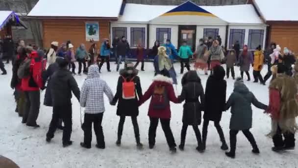 Baile Redondo Para Calentarse Día Frío Invierno Gente Lleva Baile — Vídeos de Stock