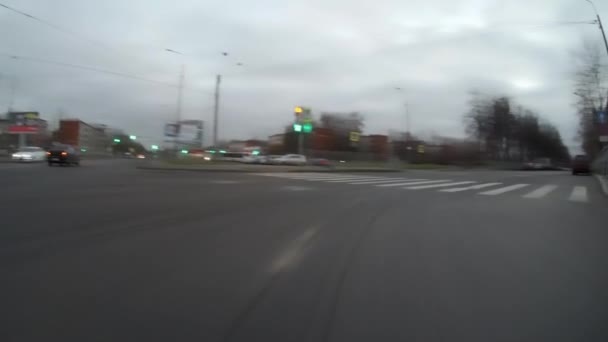汽车进行 形转弯 — 图库视频影像