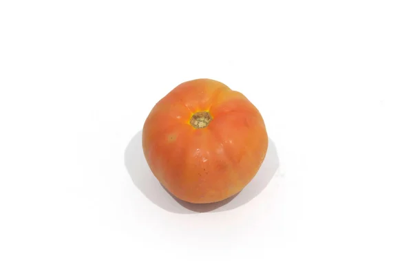 番茄在白色被隔绝 番茄滴 全场深度 — 图库照片