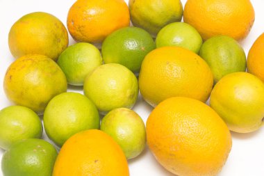 Beyaza izole edilmiş egzotik meyve çeşitleri