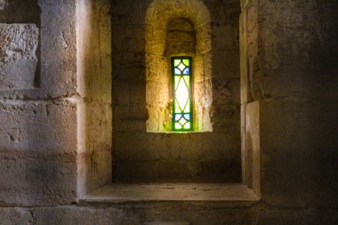 Kudüs, Filistin. Altın Kubbe ve Mescid-i Aksa, İslam'ın üçüncü camisi. Filistin, batı duvarı ve tapınak dağ bölgesi. Caminin önündeki insanlar. Kudüs, Filistin. 21.02.2019