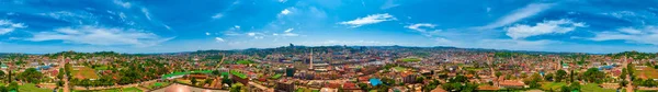 Uganda Kampala muhteşem, panoramik görüntü. Kampala'nın merkezi, Kampala'nın kuş bakışı görünümü. Uganda-Kampala, Afrika. Haziran 11, 2016