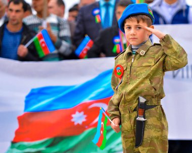 9 Kasım 2018 tarihinde Azerbaycan'da geçit töreni düzenlendi. Devlet bayrağı 9 Kasım 1918'de Azerbaycan Demokratik Cumhuriyeti zamanında kabul edilmiştir. Bakü. 9 Kasım 2018