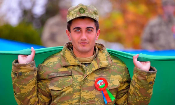 9 Kasım 2018 tarihinde Azerbaycan'da geçit töreni düzenlendi. Devlet bayrağı 9 Kasım 1918'de Azerbaycan Demokratik Cumhuriyeti zamanında kabul edilmiştir. Bakü. 9 Kasım 2018