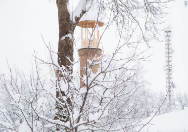 Gabala Juma Camii Azerbaycan'ın en eski camilerinden biridir. Cami karla kaplıdır. Gabala şehrinde Azerbaycan Juma Camii. 5 Ocak 2018