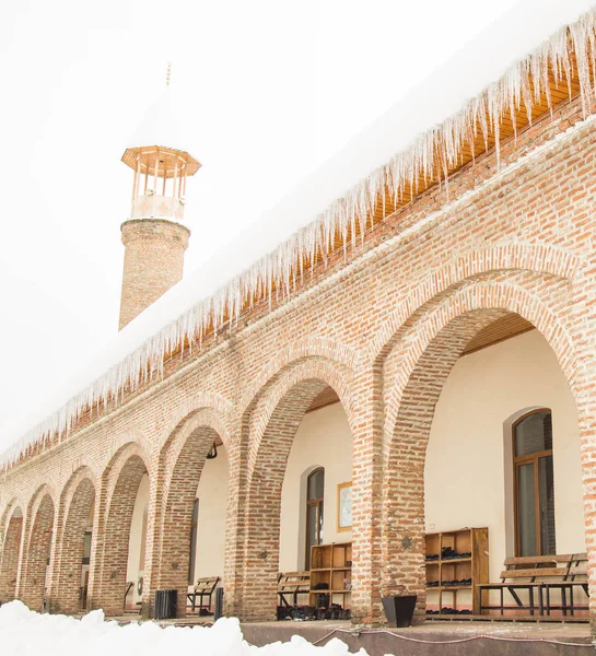 Gabala Juma Camii Azerbaycan'ın en eski camilerinden biridir. Cami karla kaplıdır. Gabala şehrinde Azerbaycan Juma Camii. 5 Ocak 2018