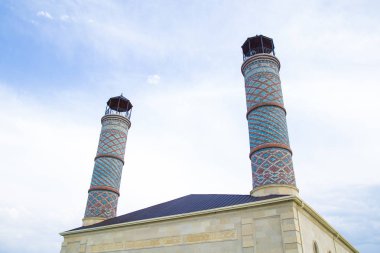 Cocuk Marcanl Camii. Cumhurbaşkanı İlham Aliyev'in emrine göre, Şuşa Camii'ne benzer şekilde Çocuq Marjanlı köyünde bir cami inşa edildi. Cabrayil, Azerbaycan. 18 Mart 2019