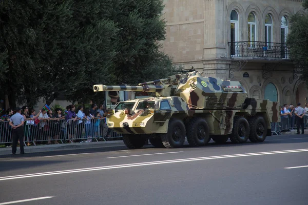 Bakü'nün 15 Eylül'de Ermenilerden kurtuluşu şerefine Azerbaycan'ın askeri geçit töreni. Azerbaycan Silahlı Kuvvetleri'nin askeri geçit töreni. Bakü Azerbaycan. Eylül 15, 2018