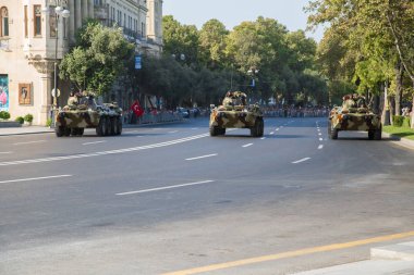 Bakü'nün 15 Eylül'de Ermenilerden kurtuluşu şerefine Azerbaycan'ın askeri geçit töreni. Azerbaycan Silahlı Kuvvetleri'nin askeri geçit töreni. Bakü Azerbaycan. Eylül 15, 2018