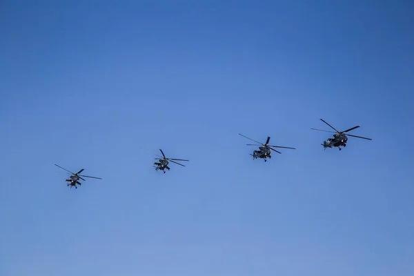 Bakü'nün 15 Eylül'de Ermenilerden kurtuluşu şerefine Azerbaycan'ın askeri geçit töreni. Azerbaycan Silahlı Kuvvetleri'nin askeri geçit töreni. Bakü Azerbaycan. Eylül 15, 2018