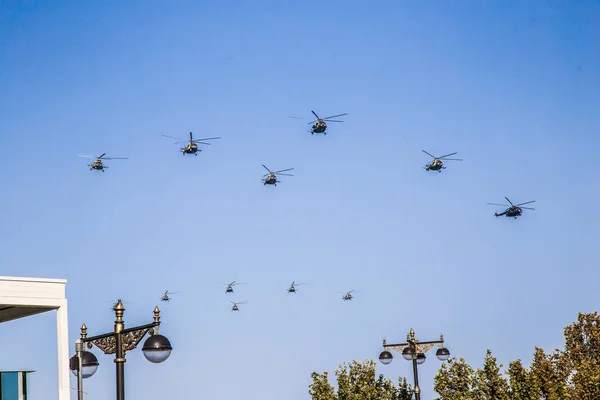 Bakü'nün 15 Eylül'de Ermenilerden kurtuluşu şerefine Azerbaycan'ın askeri geçit töreni. Azerbaycan Silahlı Kuvvetleri'nin askeri geçit töreni. Bakü Azerbaycan. Eylül 15, 2018