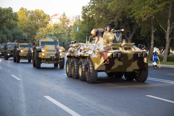 Bakü'nün 15 Eylül'de Ermenilerden kurtuluşu şerefine Azerbaycan'ın askeri geçit töreni. Azerbaycan Silahlı Kuvvetleri'nin askeri geçit töreni. Bakü Azerbaycan. Eylül 15, 2018