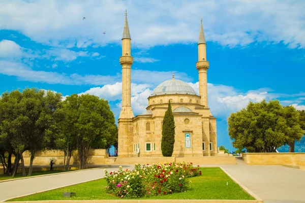 Shahid Mosque Mecset Bakuban Azerbajdzsán Kilátás Nyílik Történelmi Modern Építészet — Stock Fotó