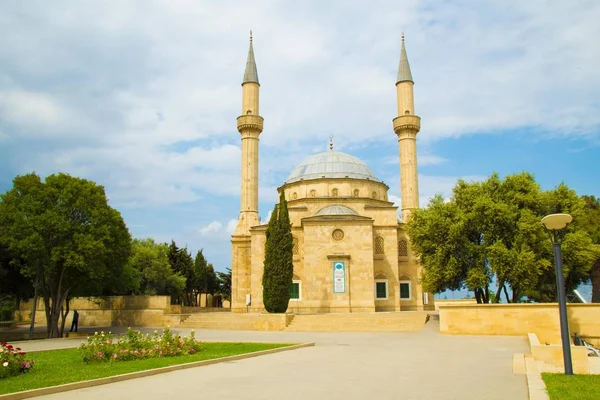 Shahid Mosque Mecset Bakuban Azerbajdzsán Kilátás Nyílik Történelmi Modern Építészet — Stock Fotó