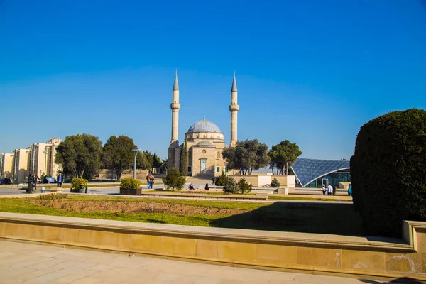 Flammentürme Der Nähe Der Moschee Der Märtyrer Märtyrer Und Türkische — Stockfoto