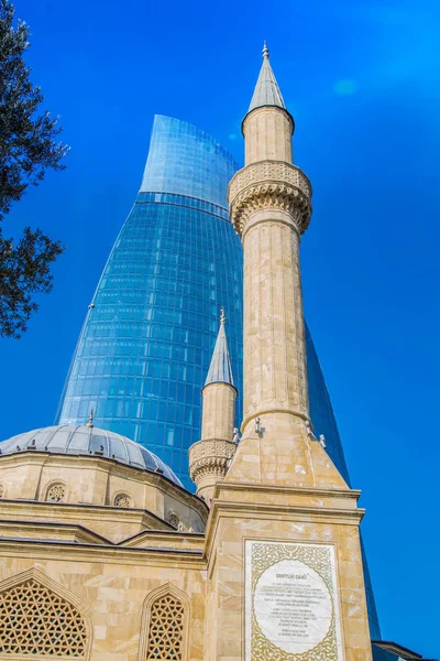 Flammentürme Der Nähe Der Moschee Der Märtyrer Märtyrer Und Türkische — Stockfoto